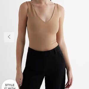 NWT - Express body contour tank in pecan